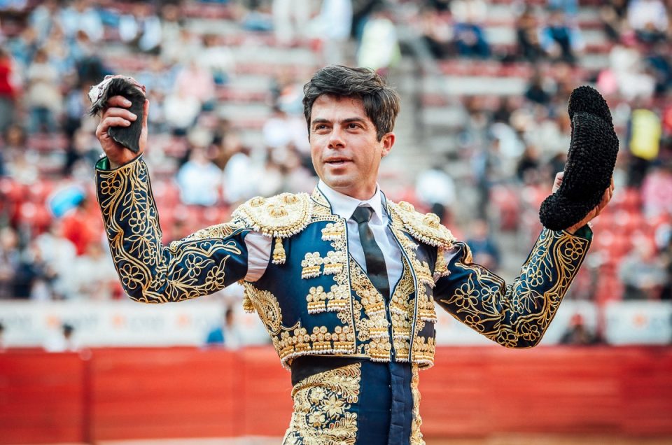 Fermín Rivera corta la única oreja en la México